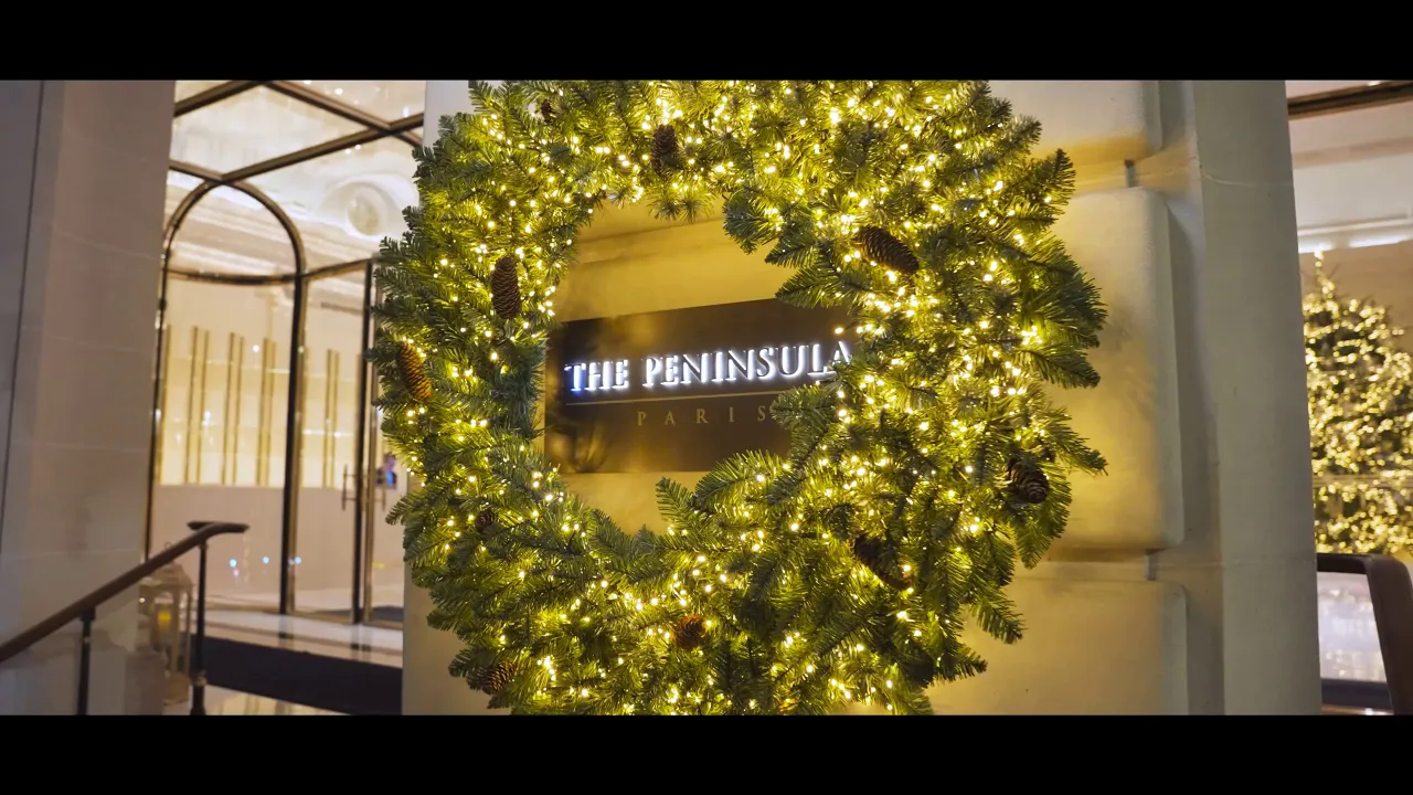 Image du film de Noël au Peninsula Paris produit par Moon