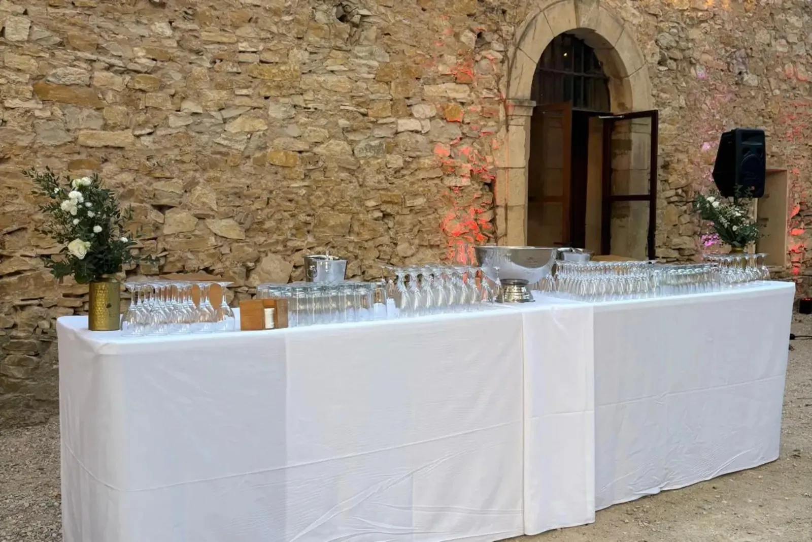 Bar à cocktails en extérieur, agence événementielle Moon