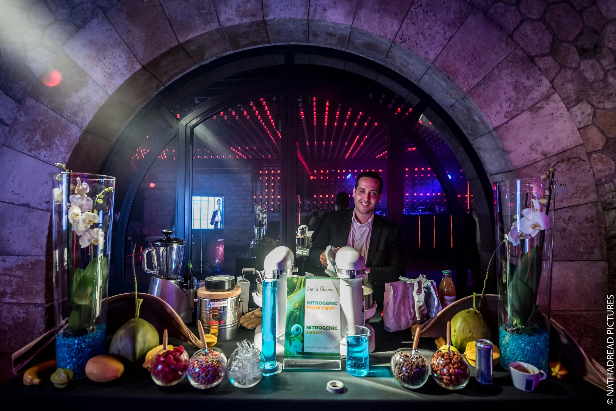 Bar à cocktails scénographié, agence événementielle Moon