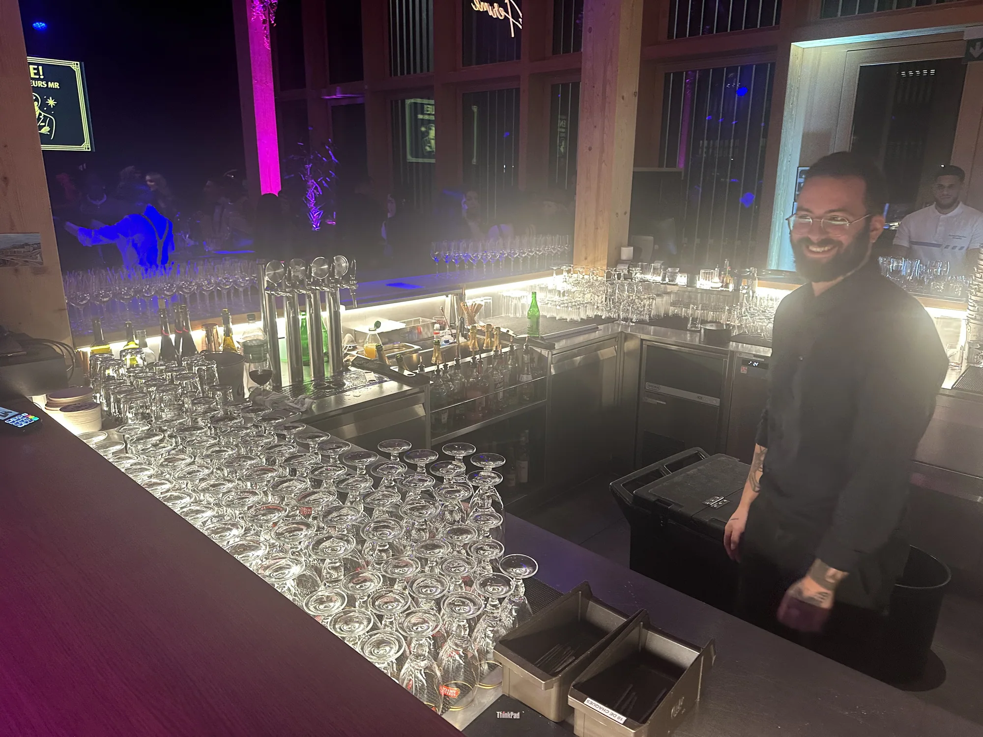 Barman de la soirée, fête des collaborateurs Helsana à Montreux, Moon Suisse