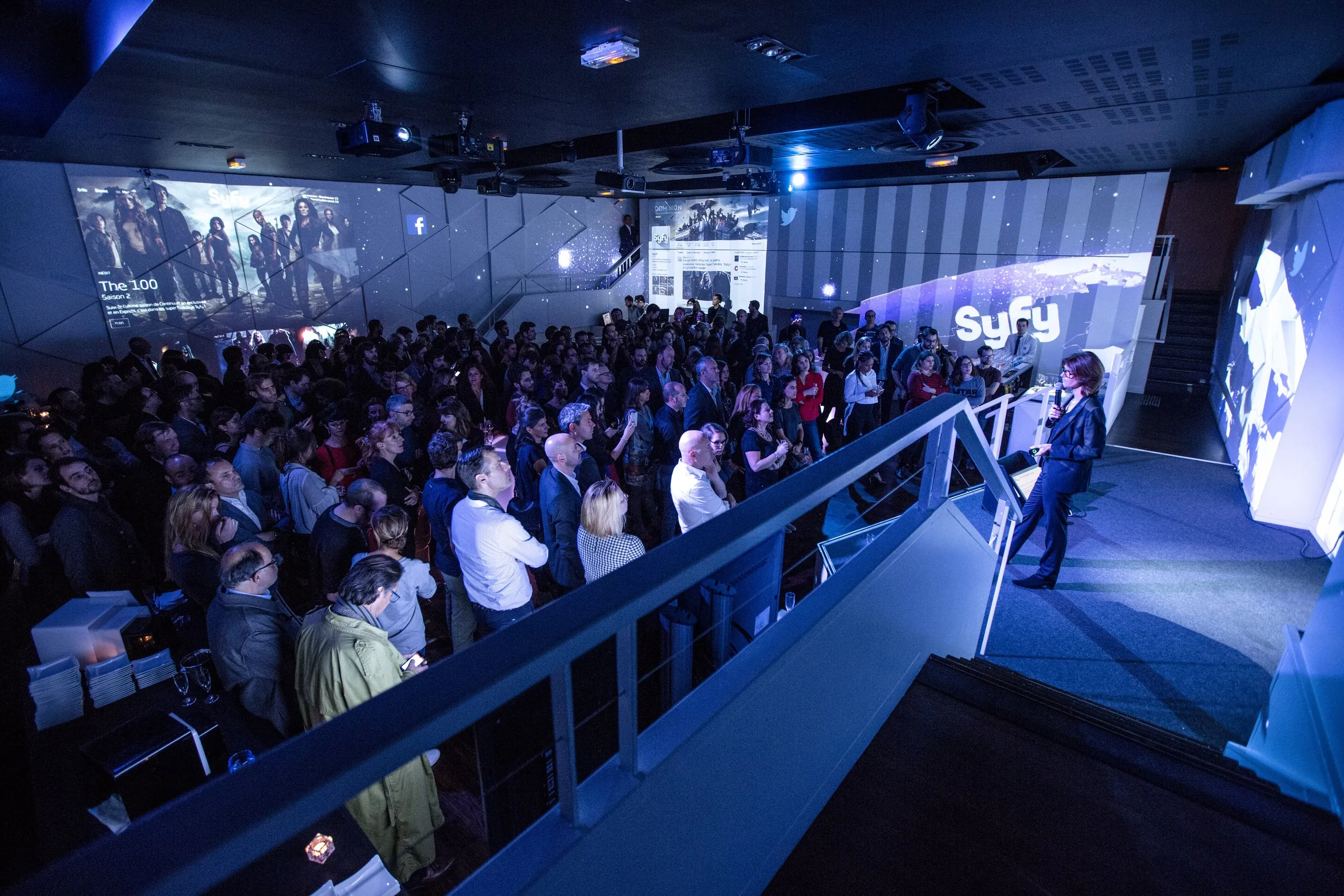 Conférence plénière devant grand écran, agence événementielle Moon