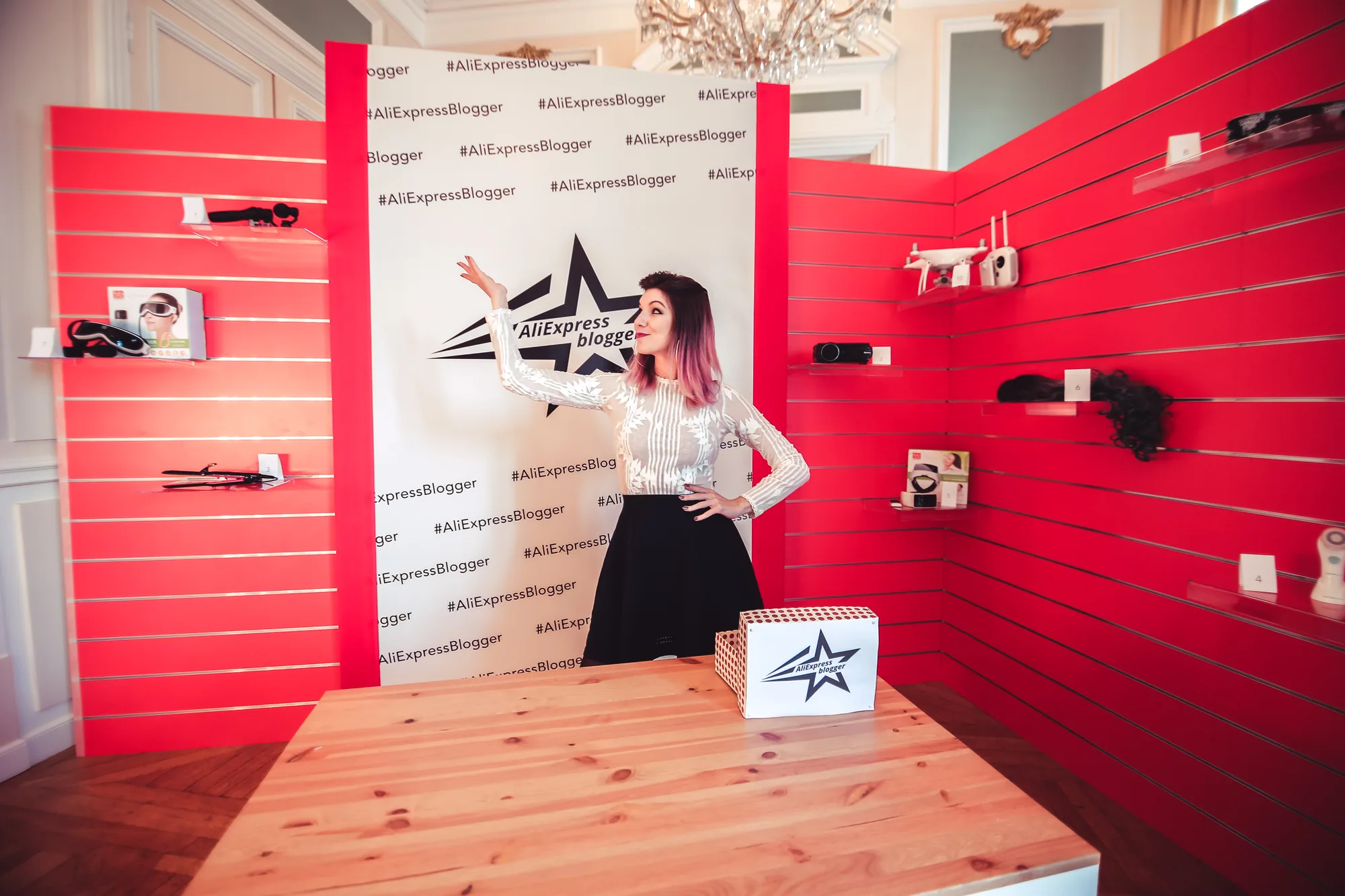 Créatrice de contenu sur un stand photo, agence événementielle Moon