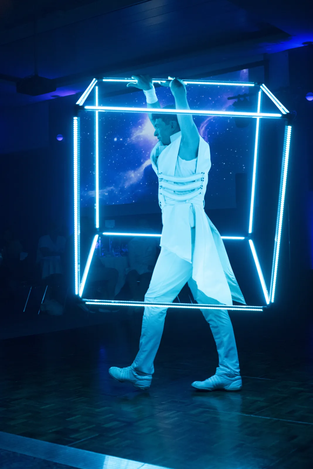 Cube lumineux LED, performance soirée Acrotec à Genève, Moon Suisse