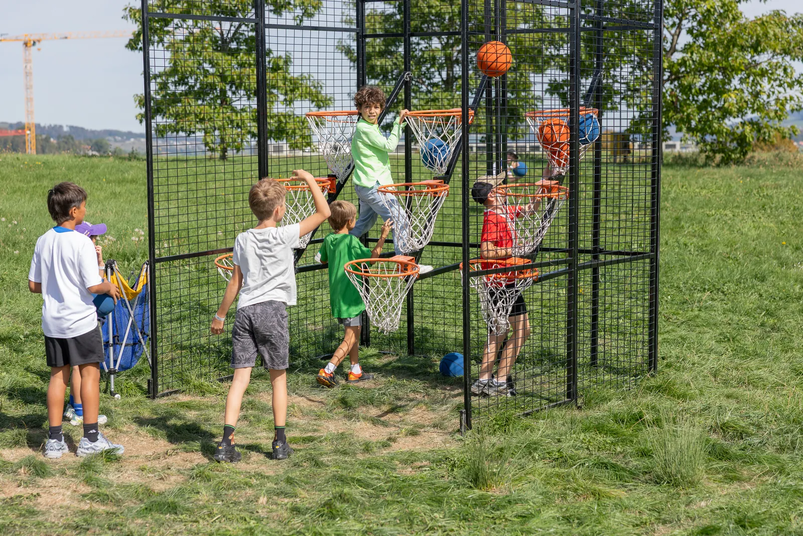 Enfants au basket, kids zone family day UCB à Bulle, Moon Suisse