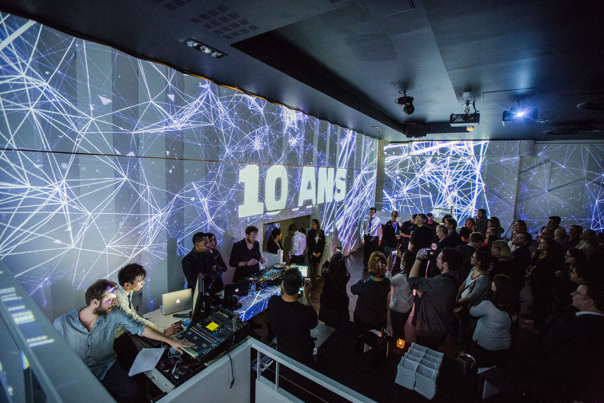 Mapping vidéo immersif, anniversaire 10 ans, agence événementielle Moon