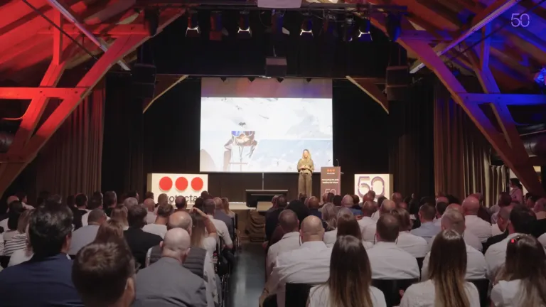 Salle de plénière du jubilé des 50 ans de Protectas pendant une intervention