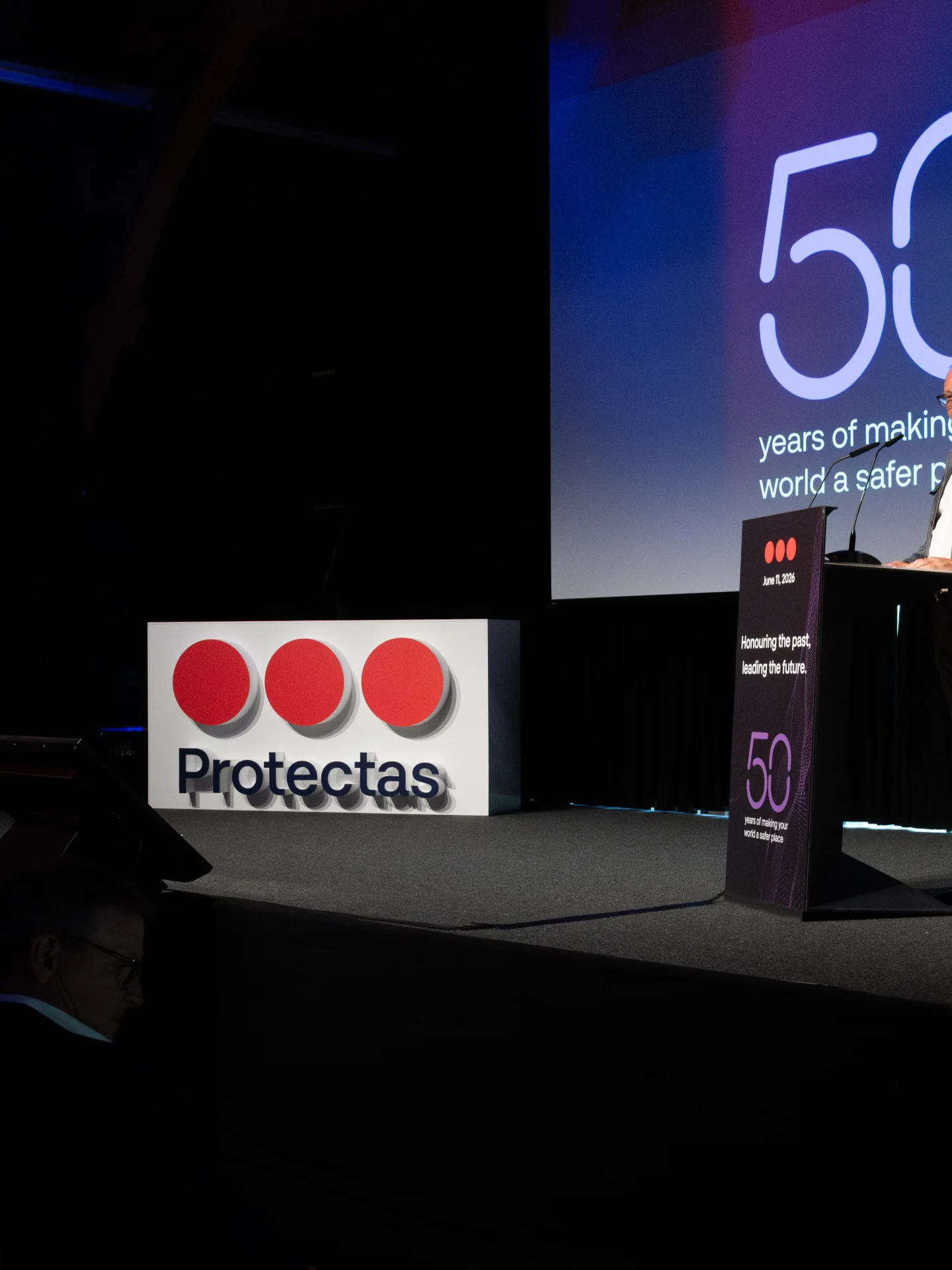 Discours sur scène pour le jubilé des 50 ans de Protectas, régie Moon Suisse