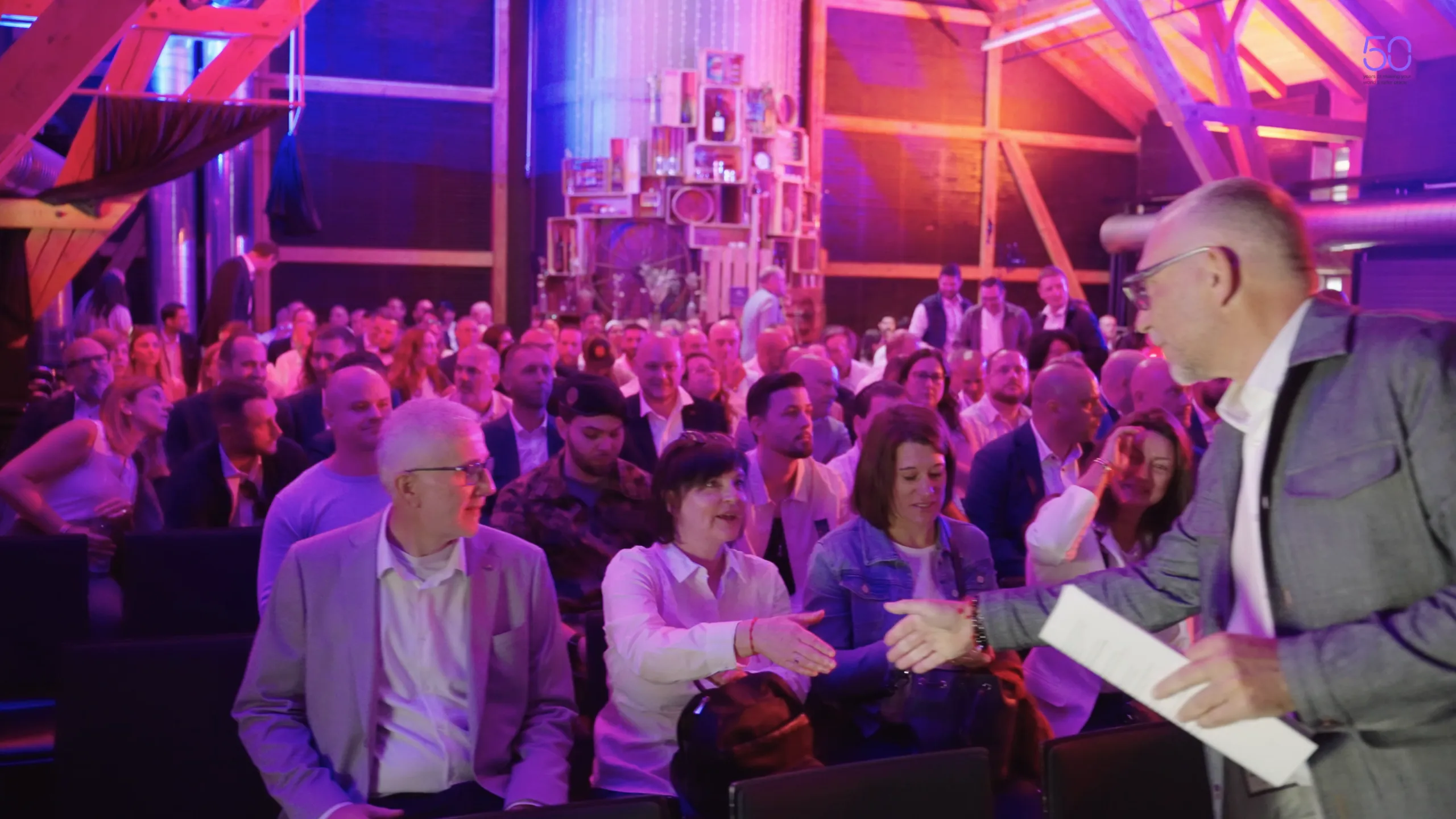 Collaborateurs en plénière lors du jubilé des 50 ans de Protectas, événement d'entreprise produit par Moon Suisse