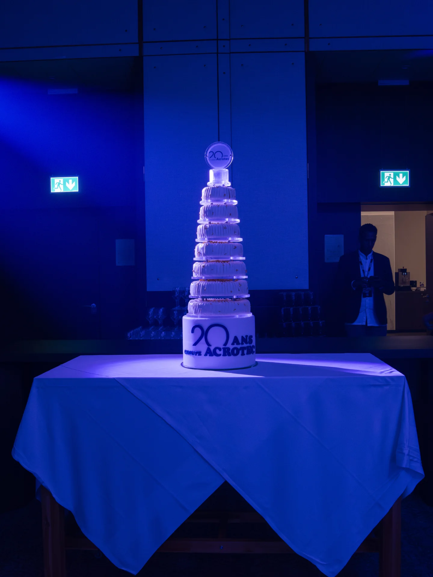 Gâteau des 20 ans d'Acrotec mis en scène par Moon Suisse