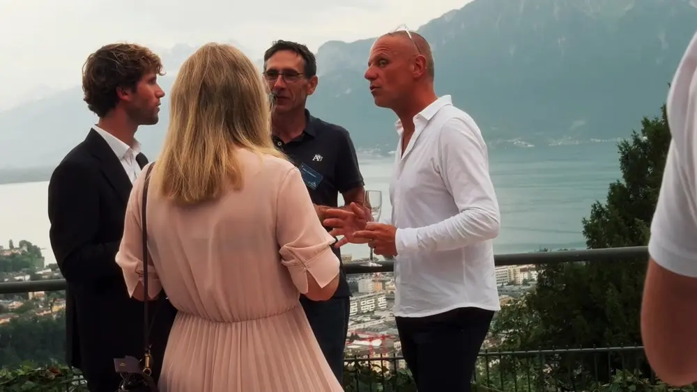 Invités sur la terrasse vue lac de l'Hôtel du Léman pour les 20 ans de Fraikin Suisse