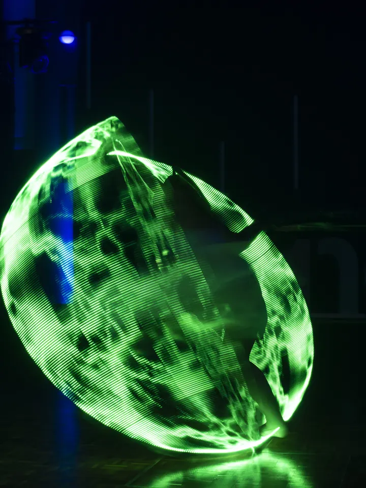 Scénographie lumineuse de la soirée des 20 ans d'Acrotec par Moon Suisse