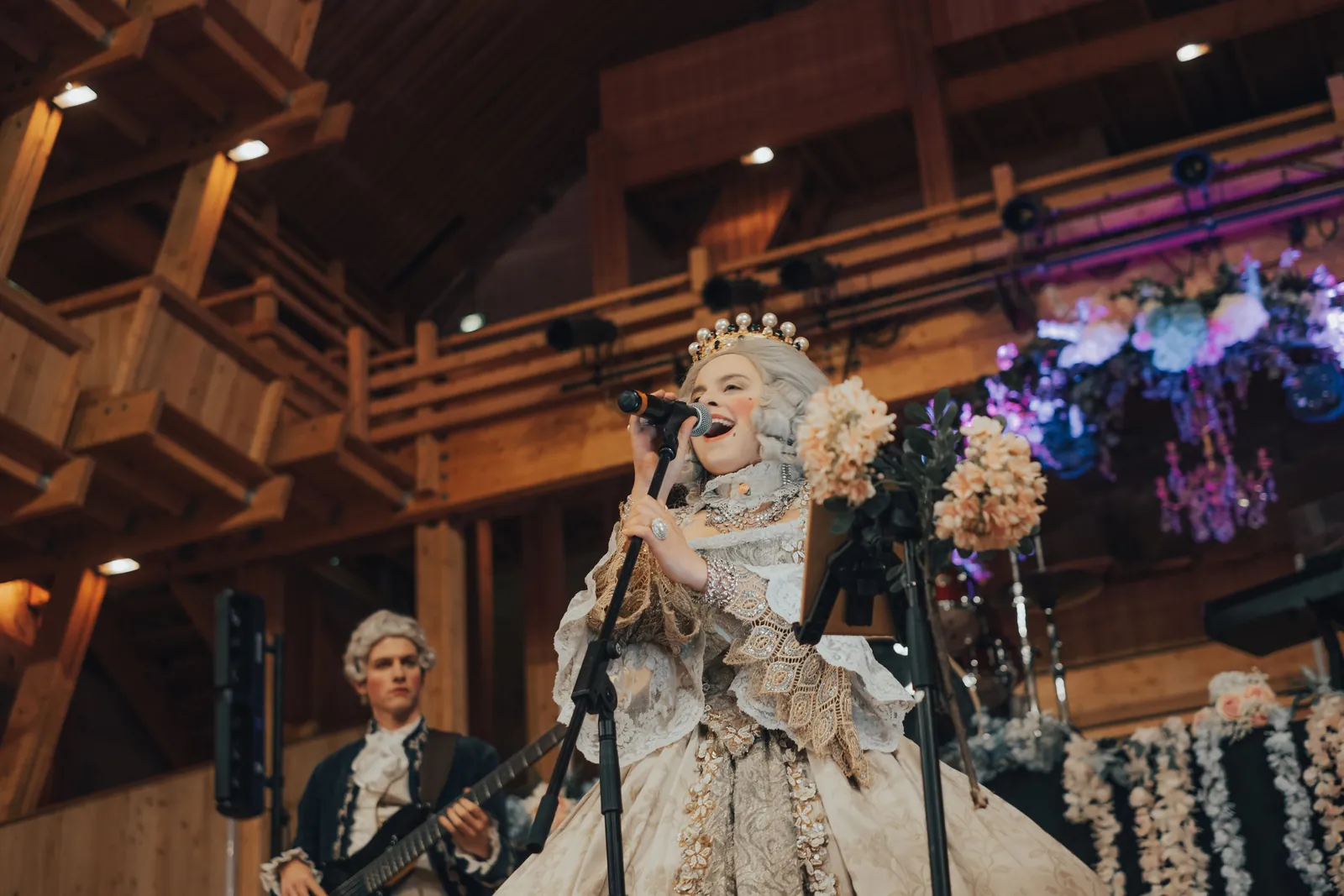 Personnage costumé, soirée à thème, agence événementielle Moon