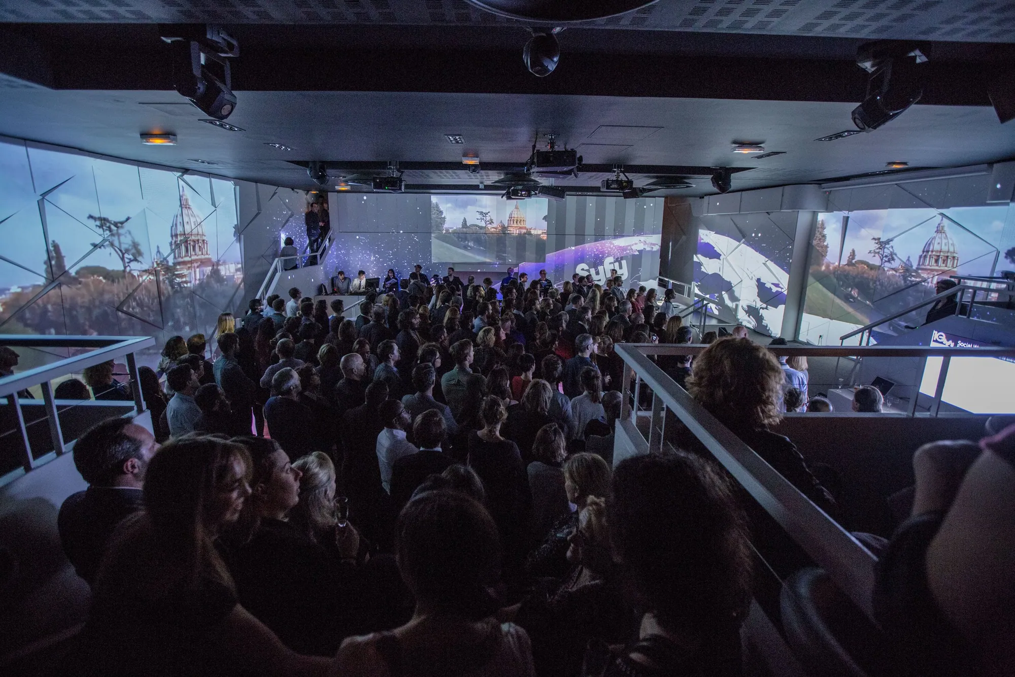 Public de conférence et projection immersive, agence événementielle Moon