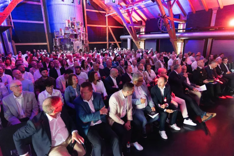 Public de la plénière, 50 ans Protectas à Berne, Moon Suisse