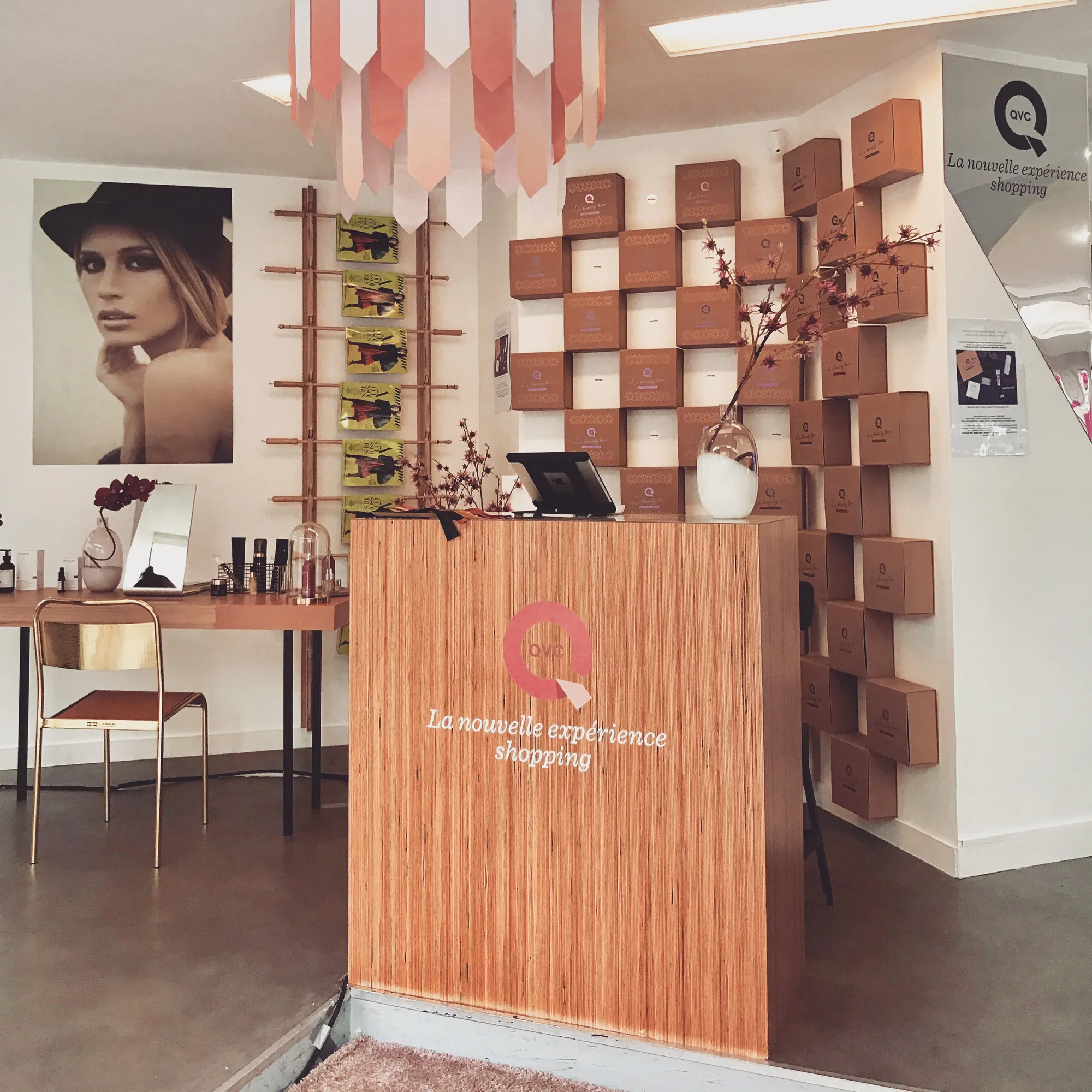 Scénographie de pop-up store et présentoirs, agence événementielle Moon
