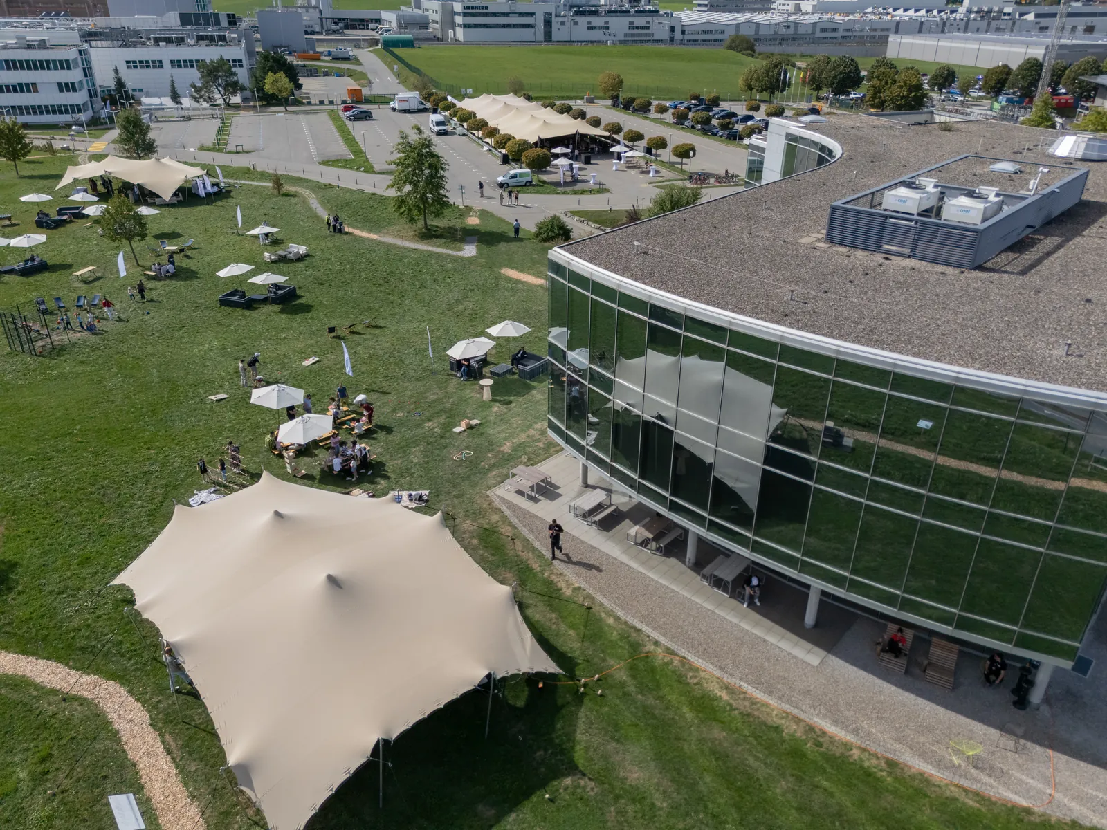 Vue aérienne drone, tentes et site UCB à Bulle, Moon Suisse
